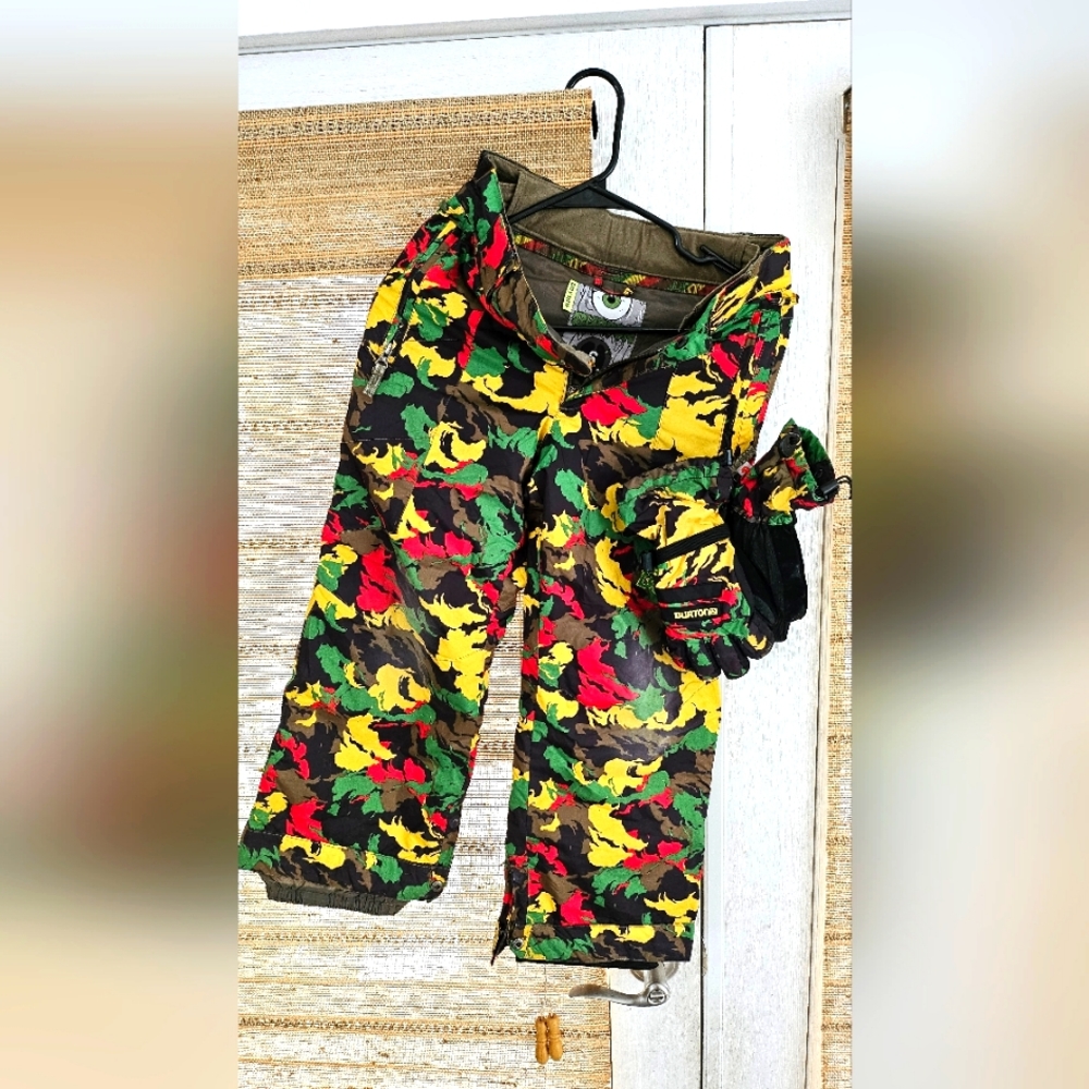Kids Burton Dryride Small Snowboard Jacket/Pants/Gloves Set